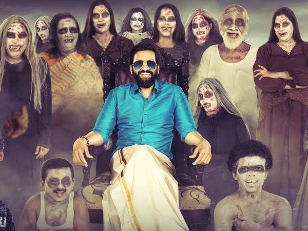 CineTimee's tweet photo. #DhillukuDhuddu2 ! இதுவரைக்கும் பேய் படத்தை குடும்பமாக சென்று பார்த்து இருப்பீர்கள் ஆனால் இந்த முறை பேய் குடும்பமாக உங்களை பார்க்க வருகிறது பிப்ரவரி 7⃣ முதல் உலகமெங்கும் !
#3DaysToGoForDD2 ! #DD2FromFeb7 ! @iamsanthanam !
@SoundharyaRavi1 ! #ConzeptNote ! #CineTimee ! https://t.co/jlhVaeqWcU