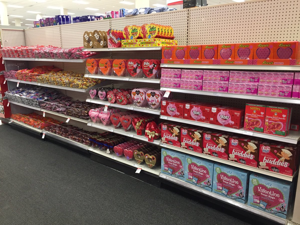 TayOnTarget's tweet photo. It’s 8am and not a football to be seen! T1353 is ready for Valentines Day! #T1353 @BHaeusser @acahill49 @mehannnntarg @brookemcummings https://t.co/loCM7y9tHw