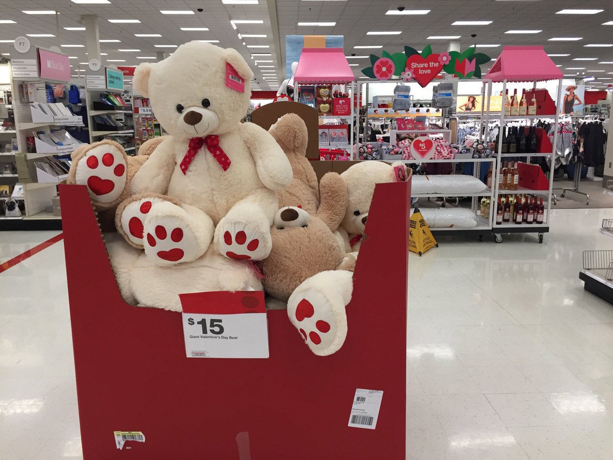 TayOnTarget's tweet photo. It’s 8am and not a football to be seen! T1353 is ready for Valentines Day! #T1353 @BHaeusser @acahill49 @mehannnntarg @brookemcummings https://t.co/loCM7y9tHw