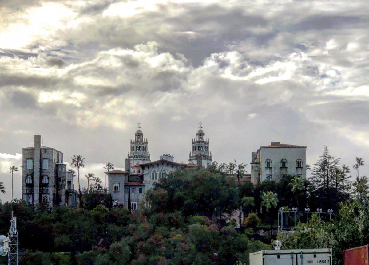 Monday view. East side edition🏰

#MondayMotivaton #love #officeview #sky #clouds #beautiful #look #pch #wildcalifornia #fun #luvmyjob #outside #castlelife #juliamorgan