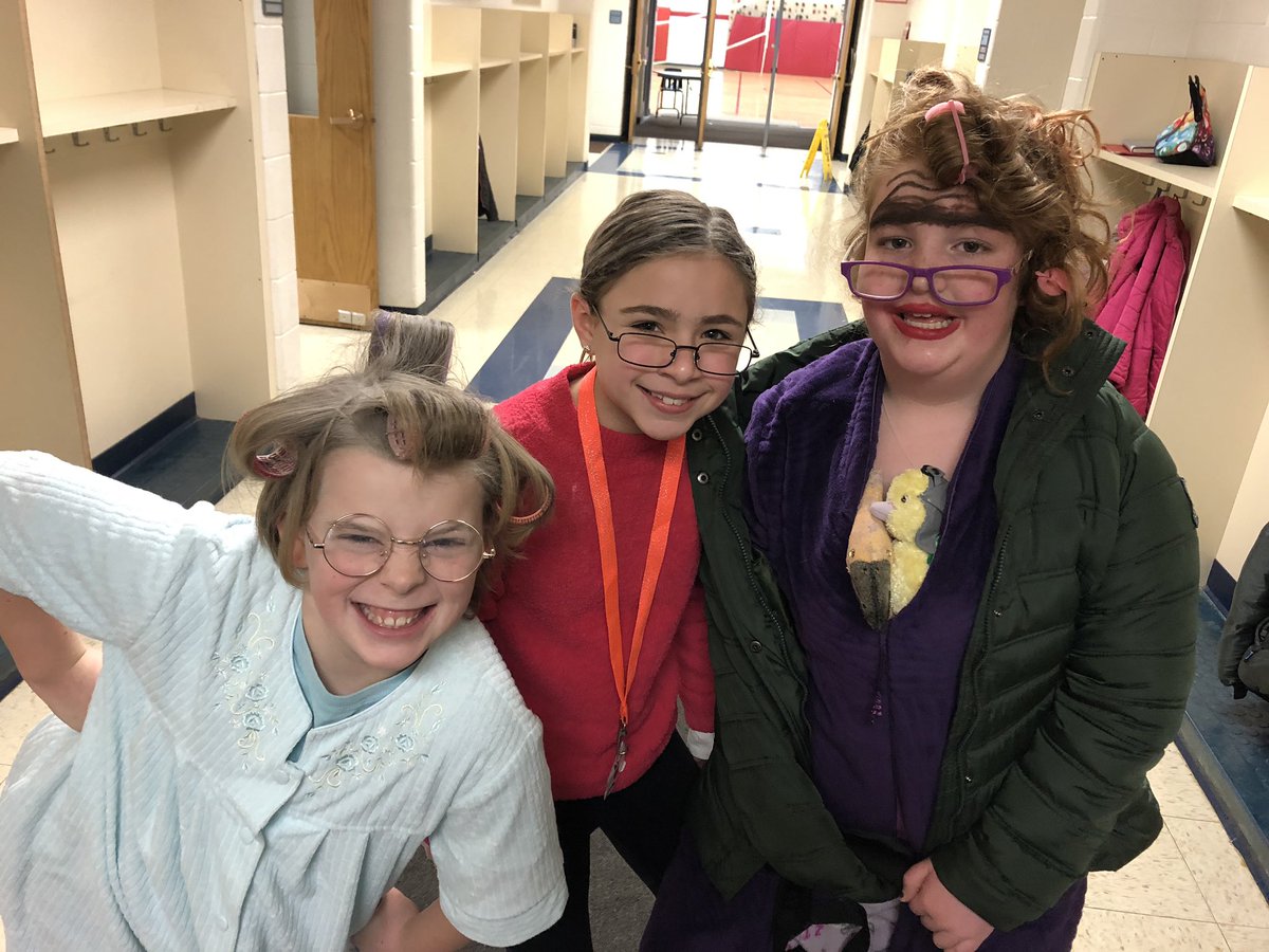 mrgarazin's tweet photo. Celebrating our 100th day of school by dressing up like we’re 100! 😀. #WeAre44 https://t.co/6wBThrEc6s