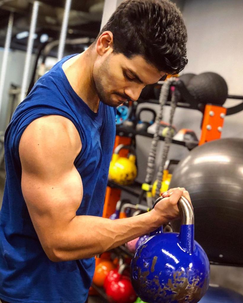 YJannoo's tweet photo. Every rep counts! 🙌🏽💪🏽#BreathInBreathOut #ShutUpAndFocus
Insta post of 
@Sooraj9pancholi https://t.co/gQYqZexads