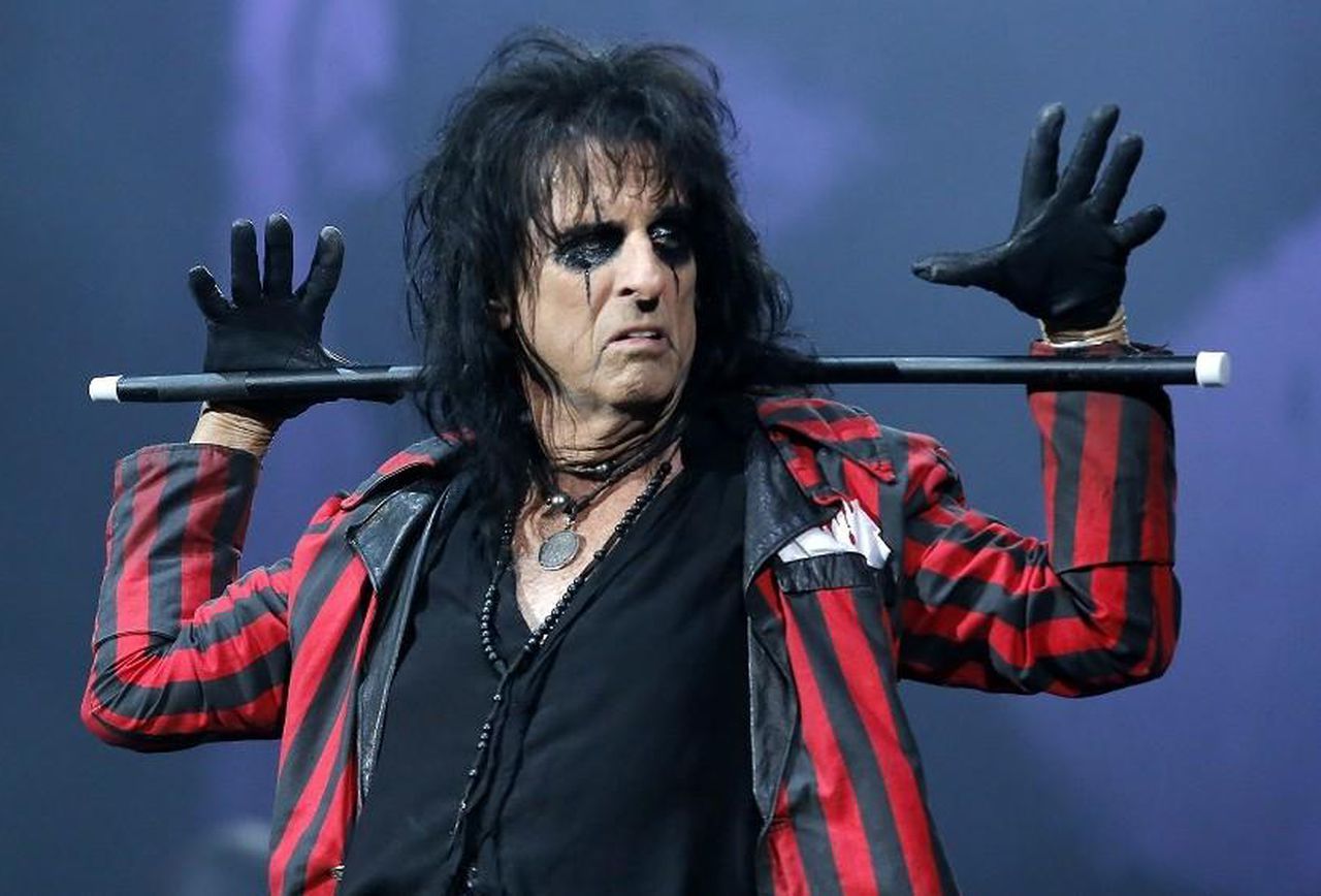 Happy Birthday to actor Alice Cooper, who appeared in Wayne\s World. 