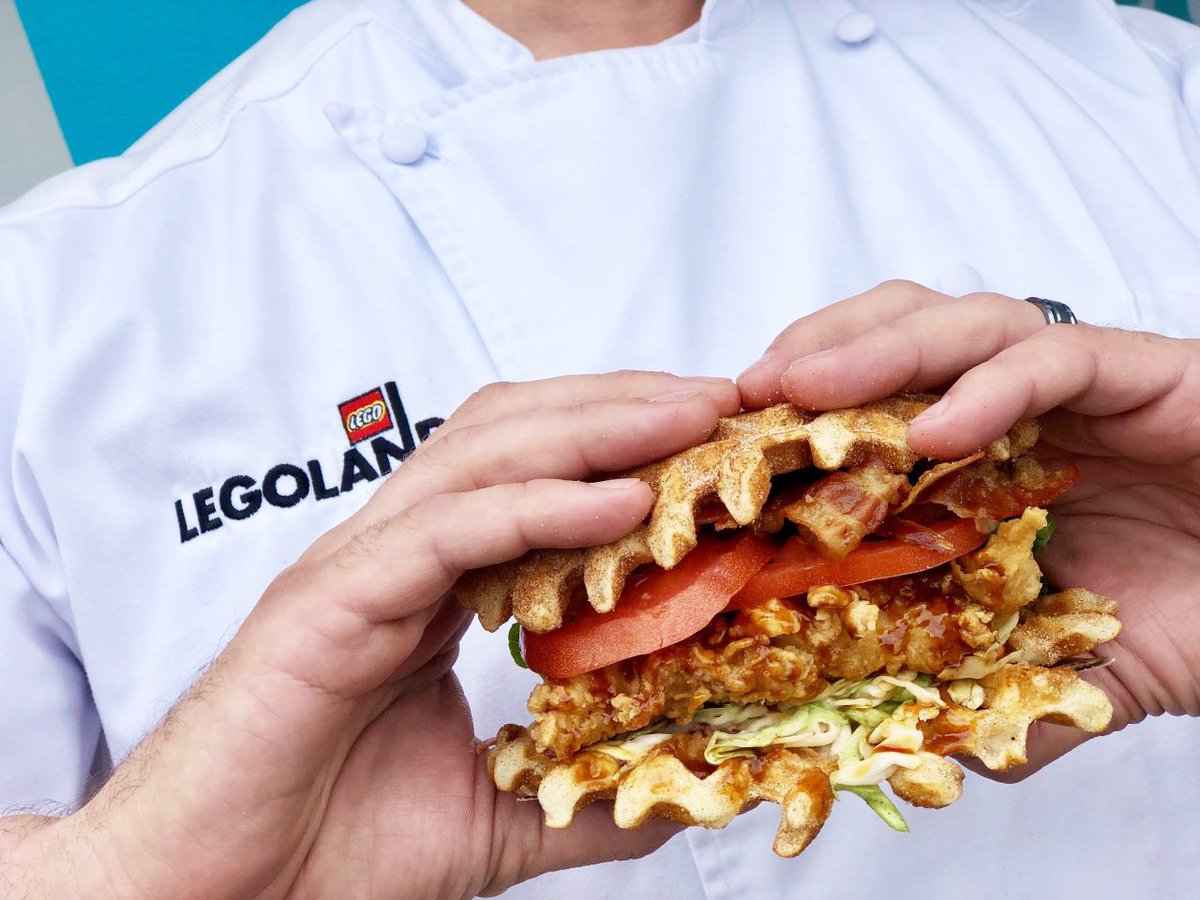 LEGOLANDFlorida's tweet image. Kick'n Chicken Co. is now open! bit.ly/2TzFVRW
