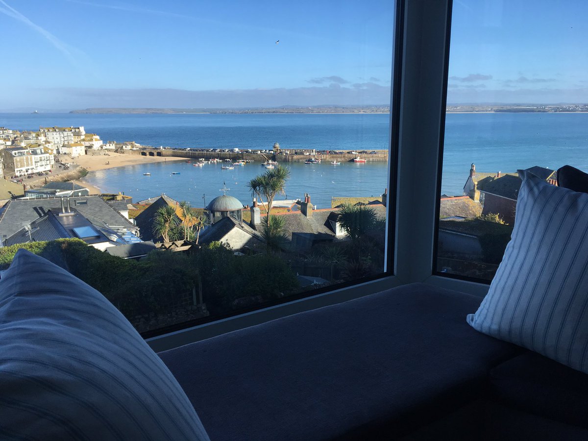 stivesrecruiter's tweet photo. Sometimes you’ve just got to stop and admire the view 😍 This is the view from Flat 5, 7 Barnoon Terrace that has recently had a beautiful refurb - new photos coming soon @St_Ives_Holiday #stives #stivesharbour #seaviews #cornwall #holidaylet #godrevy https://t.co/PUhOmZY58I