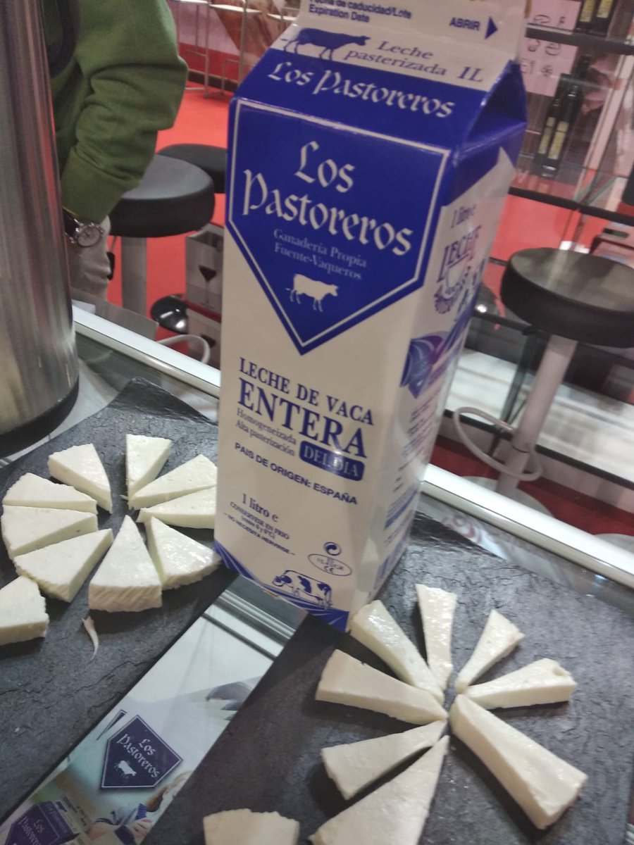 LosPastoreros's tweet photo. Empezamos con nuestras degustaciones de queso elaborado con nuestra leche natural...leche de verdad https://t.co/NAQKnSqCkY