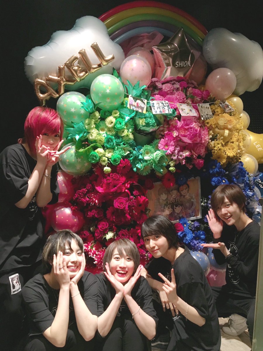 axell_official's tweet photo. 皆さんからの温かなメッセージ、メンバーのツイートを見ていたら今でも涙が溢れてきそうです。AXELLのLeeとして最後のツイートをします。 AXELLを沢山愛してくれてありがとう！一緒に駆け抜けてくれたメンバーありがとう！みんなだいすきだ〜〜〜！！！💚💗💛💙❤️♡Lee #AXELL https://t.co/a55IsiSsXB