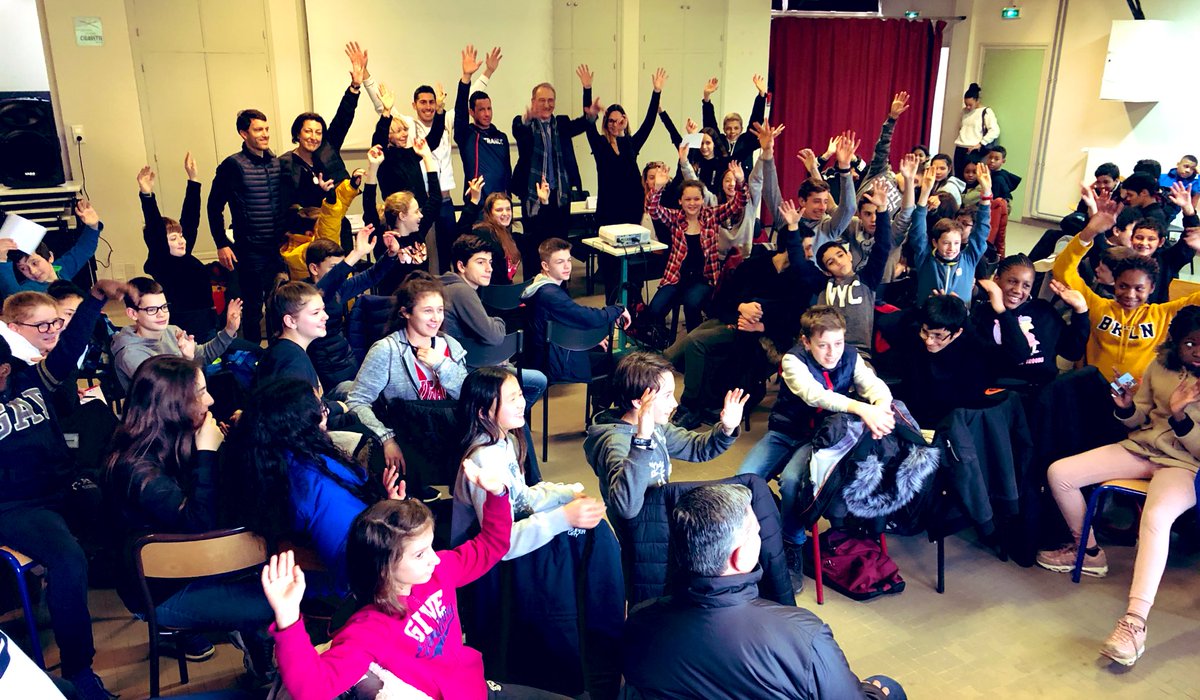 Autour de Denis Masseglia et des élèves du collège <a href="/Pvalery75012/">Collège Paul Valéry 75012</a>, le nageur <a href="/jordan_coelho/">Jordan Coelho</a> et l’athlète handisport <a href="/LouisRadius/">radius louis</a> sont venus partager leur expérience de sportifs de haut-niveau.  #SOP2019