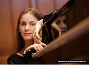 Klavierabend mit Samira Spiegel 

Am Samstag, 2. Februar, spielt die Pianistin und Violinistin Samira Spiegel einen Klavierabend unter dem Motto „Gegensätze“. Zuhörer können sich an diesem Abend auf ein abwechslungsreiches Programm freuen. Die junge Pian… bit.ly/2HSnrdI