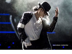 Beat it! 

Wohl nie zuvor hat eine Musical-Premiere in Deutschland für so viel Aufmerksamkeit in den Medien gesorgt, wie die Welturaufführung von „BEAT IT!“, die zum 60. Geburtstags der Pop-Ikone, am 29. August 2018, vor den Augen zahlreicher Promis, dar… bit.ly/2t4fvfl