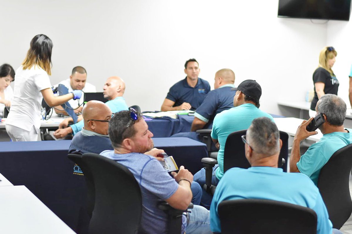 AcueductosPR's tweet photo. [Ahora] Personal de la #RegiónSur participa de clínicas de salud en las oficinas de #ElTuque en el municipio de #Ponce #AAAparaTodos #UnEquipo https://t.co/V7AqFxy5j5
