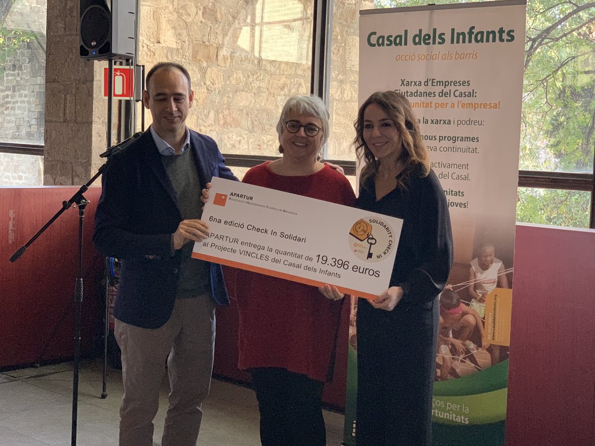 BarcelonaInfoEN's tweet photo. Apartur, member of Barcelona Sustainable Tourism programme at @BarcelonaInfoEN, has just given a solidarity cheque to Casal dels Infants, for single mothers with children under 3 @apartur @casalinfants #CheckInSolidari #ProjecteVincles https://t.co/gXj62i22wk