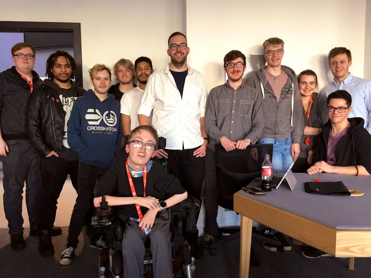 Amazing opportunity for <a href="/UoNGameArt/">UniNhantsGamesArt</a> students to meet <a href="/Ubisoft/">Ubisoft</a>'s San Francisco Lead UI Designer,  Michael Mackie (centre in the white shirt!) 👍