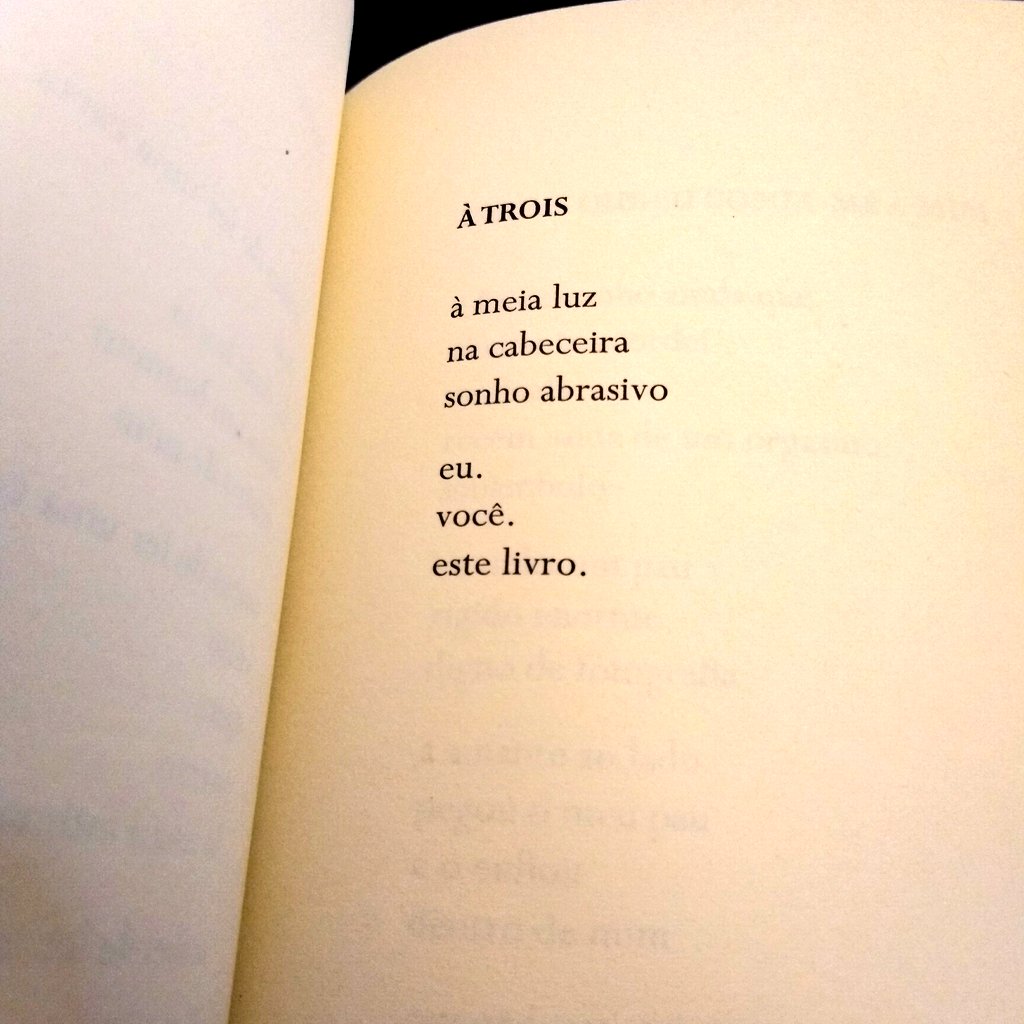 Aproveitando o espaço, eu tenho um livro de poesia extremamente ligado à obra da Hilda, que dialoga com a sua poética e fala de desejo, da mulher, do corpo. Quem quiser, manda inbox <3