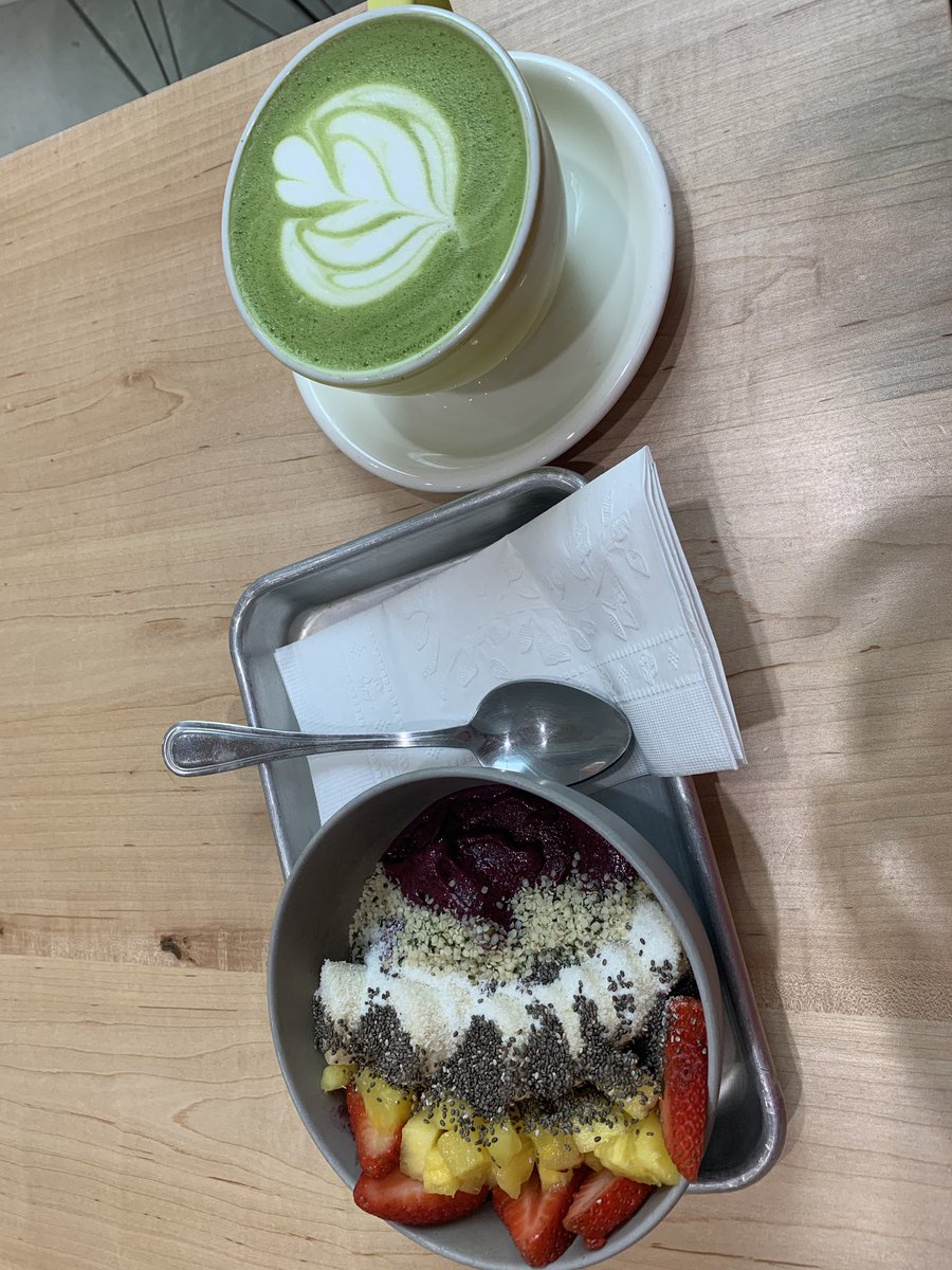 Açaí bowl and a green tea latte. A great start to the morning. #revolucioncoffee