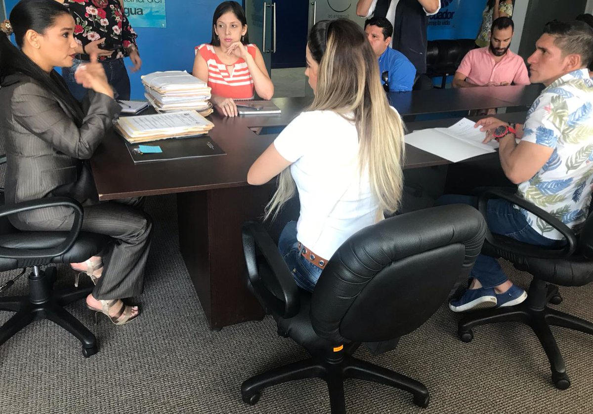 epamilep's tweet photo. Con el firme objetivo de dotar al cantón con el servicio de agua potable; la Alcaldesa de Milagro Ec. Denisse Robles Andrade y el Ing. Kenneth Palomino, gerente de #EPAMILEP, mantuvieron una reunión con la subsecretaria de SENAGUA.
https://t.co/b7HKC4bDuv https://t.co/3gLhdXG3qk