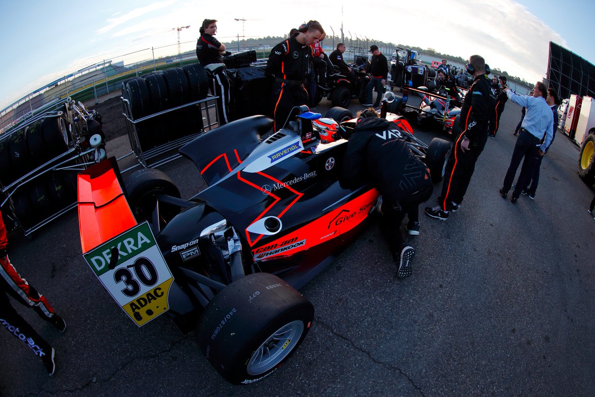 Formula_EM_'s tweet image. Only 88 days to go until our round 01 at @GermanGrandPrix. Will you join? bit.ly/2DTHxjT #FormulaEM