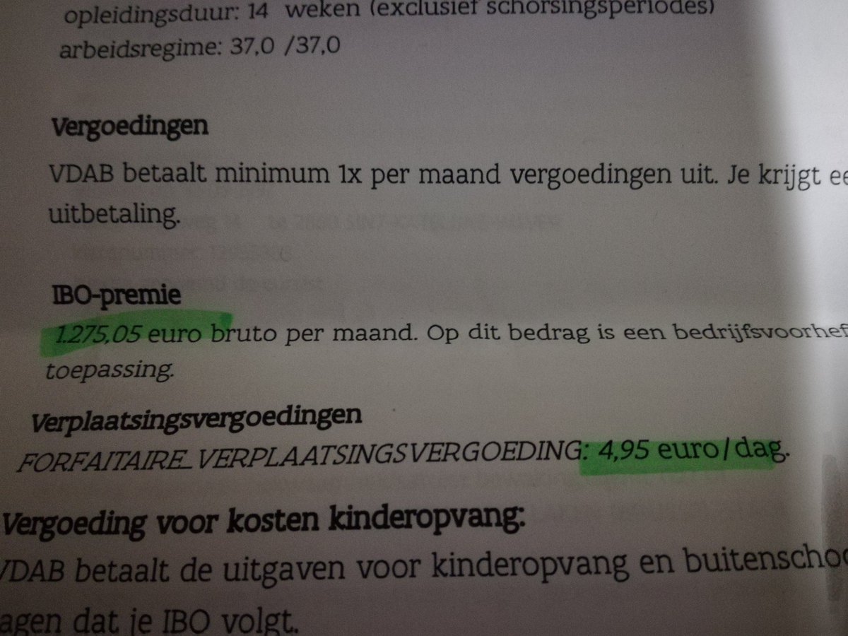 ikkehierterug's tweet photo. De luchthaven vindt geen mensen niet meer! VDAB wacht even hier , schoolverlaters die geen uitkering niet meer krijgen gaan we u geven! En we gaan die een hele maand in ploegen laten werken voor jullie. En we gaan die betalen, euch #moderneslaven https://t.co/0n2pKszI26
