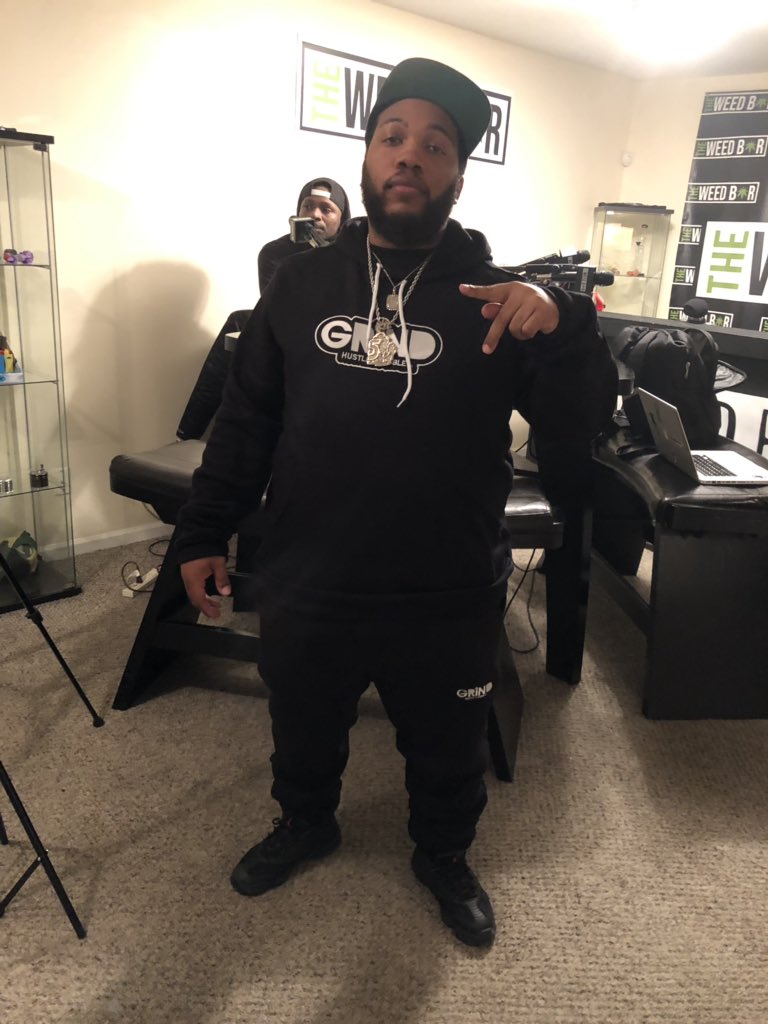 H4LMoeMoe's tweet image. Grind x Hustle x Bubble