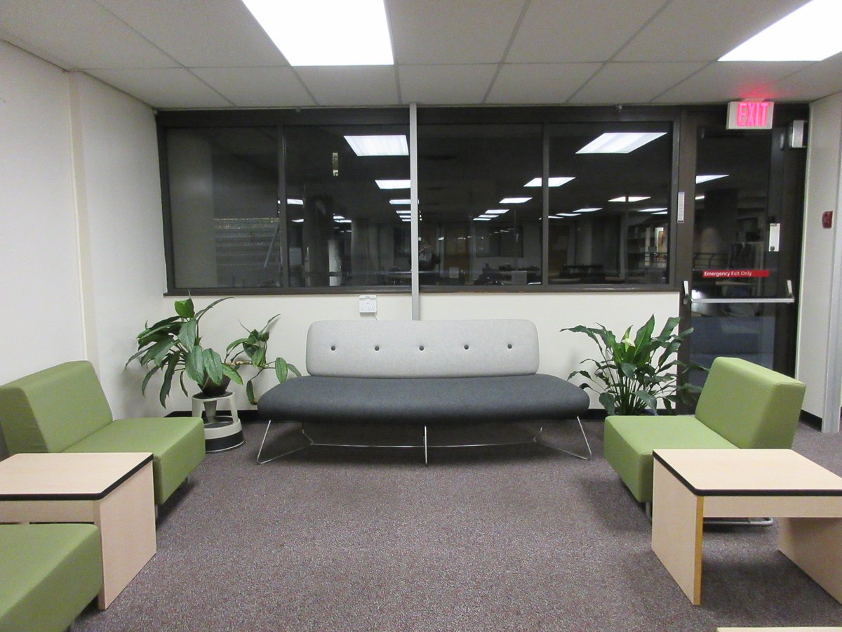 VCCLib's tweet image. The Library has nice places to sit, relax, and study. Plants included. #libraryspace @myVCC