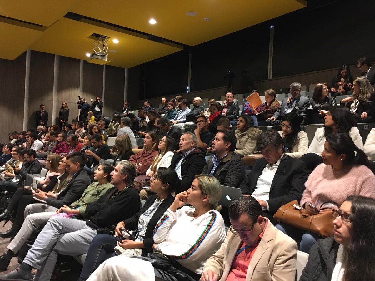 IsraelinCol's tweet photo. #TalentoIsraelíEnColombia Así se vivió la primera charla sobre #emprendimiento del empresario israelí Nir Hindi con @InnpulsaCol. La charla contó con la presencia de la Primera Dama María Juliana Ruiz, @GaitanVillegas Presidente #InnpulsaCol y emprendedores colombianos. 🇮🇱🇨🇴 https://t.co/whKS7slEFy