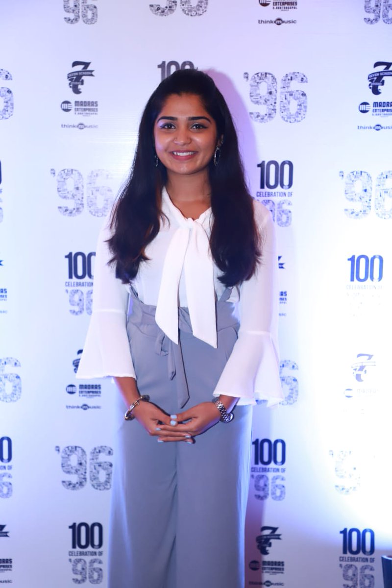 VirumandiVillan's tweet photo. #100thDayCelebrationOf96 
Best Wishes To #96team 💐💐💐💐💐💐💐💐💐
@VijaySethuOffl @trishtrashers @GouriGKishan https://t.co/cIEvqRf9Xa