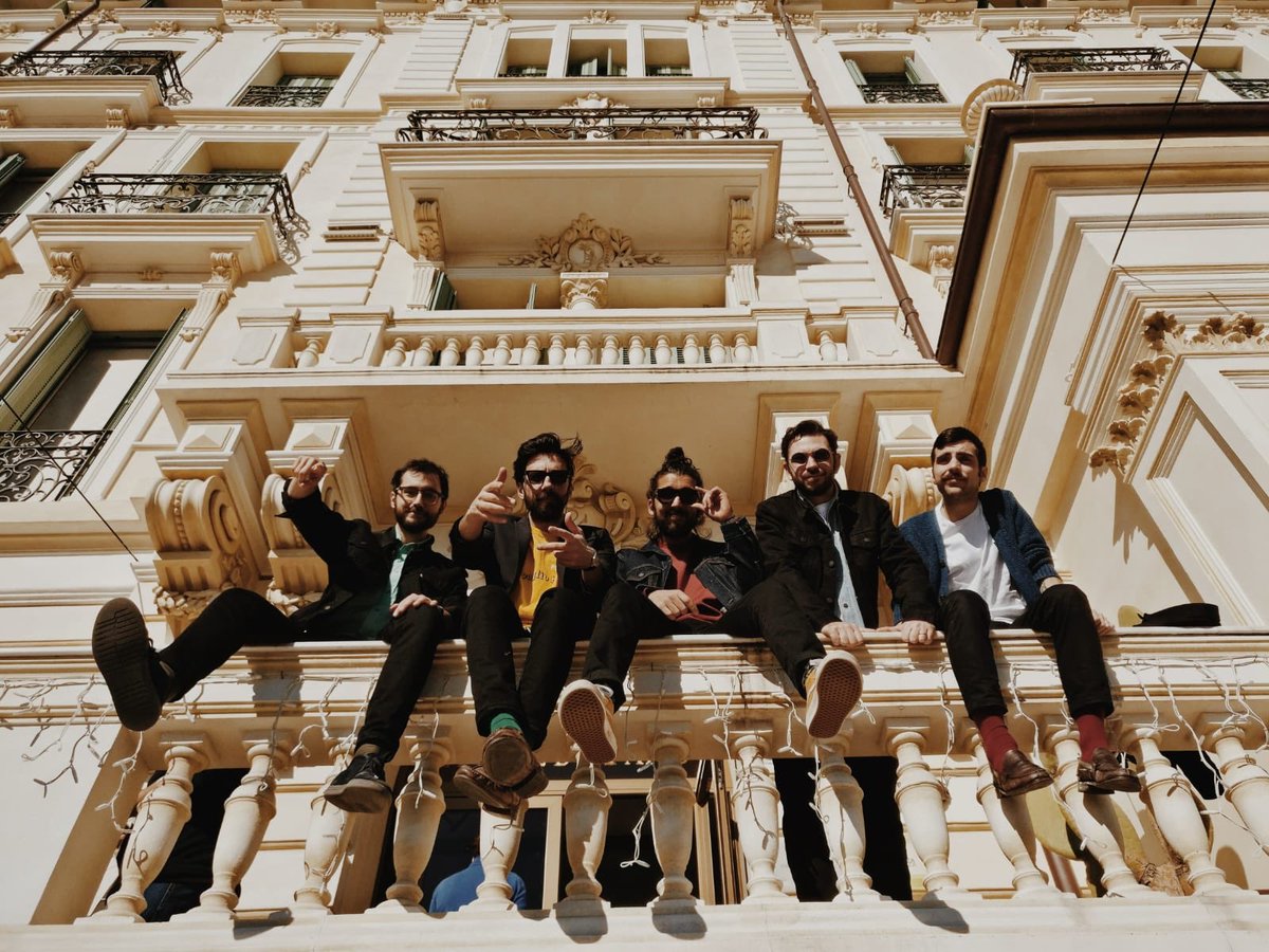 Pomeriggio di prove 🎶 prima interviste e servizi fotografici improvvisati, tipo questo.

Chi è il più figo?!

#Sanremo2019