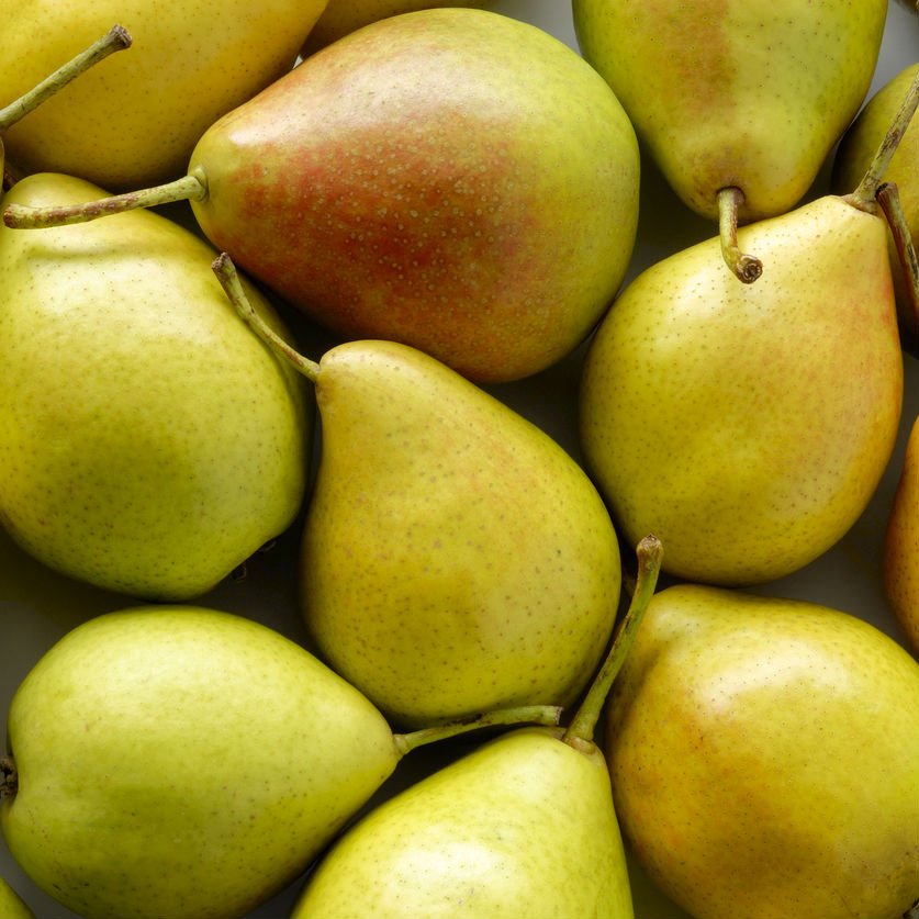 [❄️ Cadeau glacé de la semaine❄️ ]  
La poire fait sa sortie ! C'est enfin la saison de nos fruits si onctueux et juteux à la fois ! 
#MondayMotivation #icecream #yummy