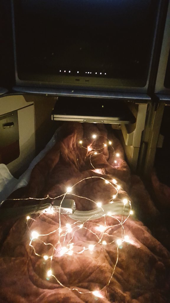 OnTheRoadToYou's tweet image. Here&apos;s my entry for the #avgeekfairylightchallenge on the #QSuite on @qatarairways A35K. @akinsoul