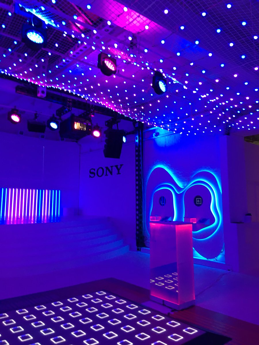 Seeing more great #popups #immersive environments and #activations. All the rage these days. What you doing about pop-ups?  #eventmarketing #experiential #experiencedesign