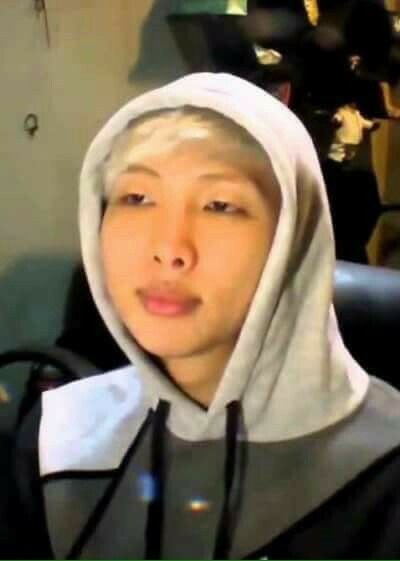 GdViim's tweet photo. #ARMYSelcaDay https://t.co/qn1GGr8OJX