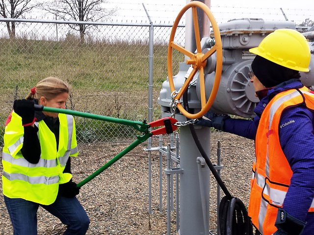 MPHProject's tweet photo. Shout out the Catholic Workers in northern Minnesota who completely shut down Enbridge's Line 3 + 4 pipelines this morning by simply turning their valves off 🔧🤙 

Follow @4necessity for updates and video from the action https://t.co/UXWc4khM1B