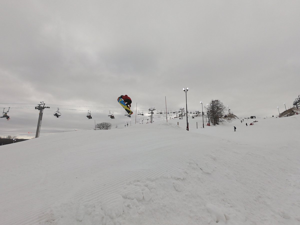 WilmotMTN's tweet image. Don't let the rain keep you down!
Get over your Monday hurdle with some skiing and snowboarding!

#wilmotmtn #GoPro #terrainpark