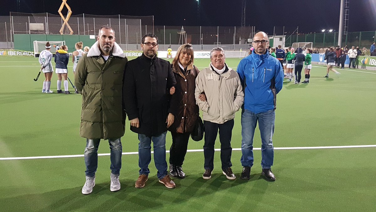 FedAndHockey's tweet image. El campo @Deporte_Granada en Armilla ha arrancado hoy su nueva etapa y lo ha hecho de la mejor forma posible con el partido internacional entre las selecciones nacionales de España e Irlanda, donde las #Redstick se han impuesto por 2 a 1.
@dipgra @DeporteAND @AbsolutaFem