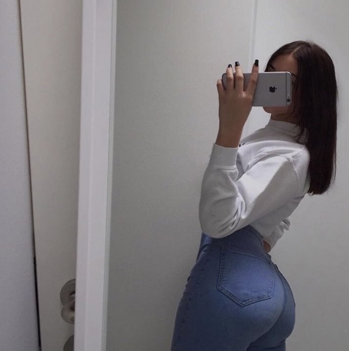 selfcarebbyx's tweet photo. poses for mirror selfies x https://t.co/nxQpeOFKHB