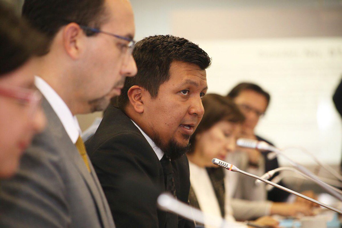 AsambleaEcuador's tweet photo. La Comisión de @SoberaniaAN recibe a #MauricioCastro, vocero de la familia de #DianaCarolina, quien fue víctima de femicidio en #Ibarra. Esto en el marco la resolución que aprobó la Asamblea condenando este crimen y los actos de xenofobia. https://t.co/nIuP4SXCUT