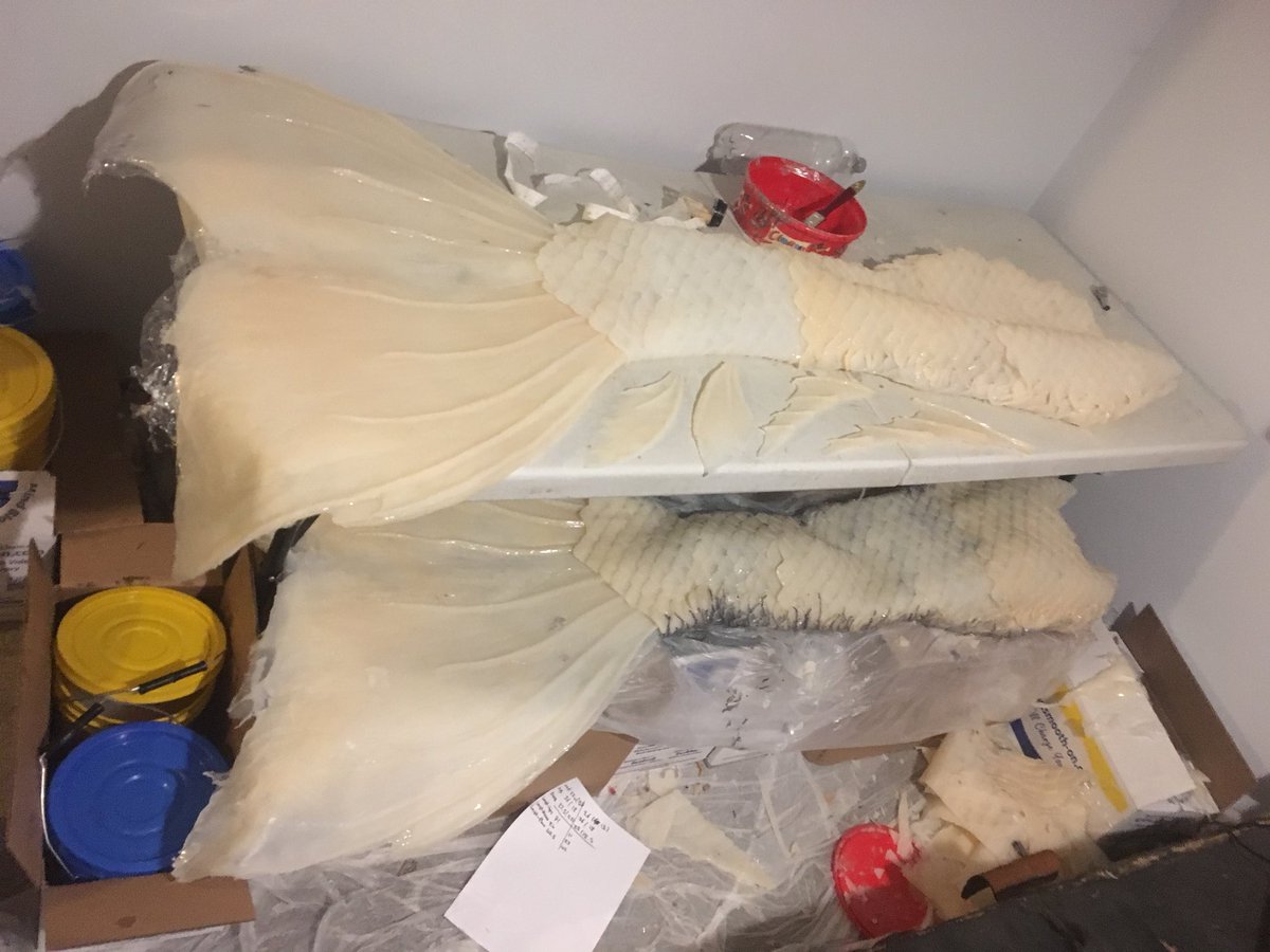 kernowmermaid's tweet photo. I wish I could say no mermaids were harmed in the making of these tails, but I have a lot of tiny pin holes in my fingers, and I haven’t even finished yet! 😱🧜🏻♀️ #mermaidtails #tailmaker #kernowmermaid #madeincornwall #cornwallcraft https://t.co/lJdDLHwiBu