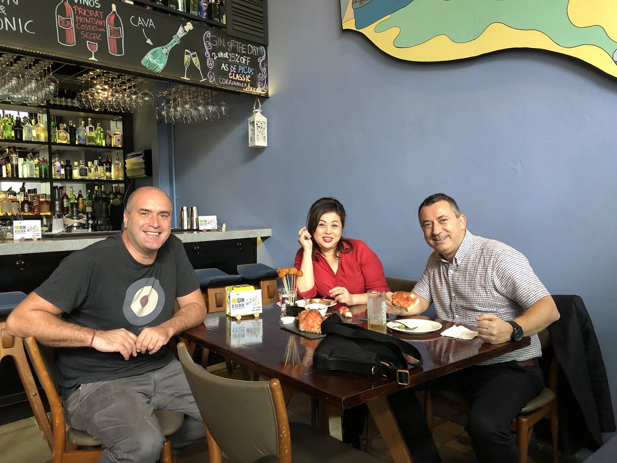 CellerPinol's tweet photo. First trip of the year #Malaysia #cellarmasters #kyalalumpur pushing #garnatxa #morenillo #oldvines #viñasviejas @doterraalta @WinesFromSpain #videbatea #winelovers https://t.co/hApigRn3K5
