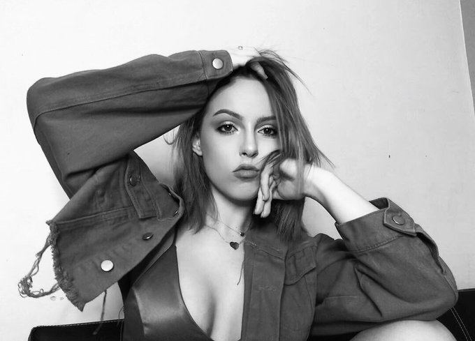 The colour version and two others are over on Instagram;) ❤️🌹💋 https://t.co/aUOtKBlEpJ https://t.co/<a href="/tag/2009vs2019"class="tags"><span>#2009vs2019</span></a>