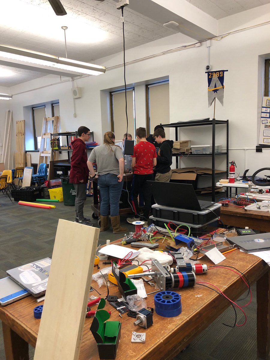 frcteam2989's tweet photo. Working hard on the robot! We won’t let snow days stop us! https://t.co/x5bcHdaMDu