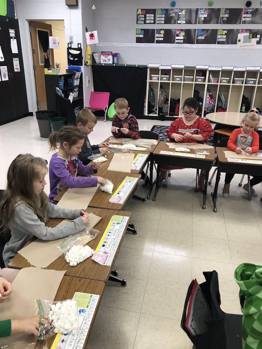 A_Littleton01's tweet photo. Building with 100 marshmallows and 100 toothpicks! #ShineSES @SalisburyEleme1 https://t.co/rYJyrIHFHX