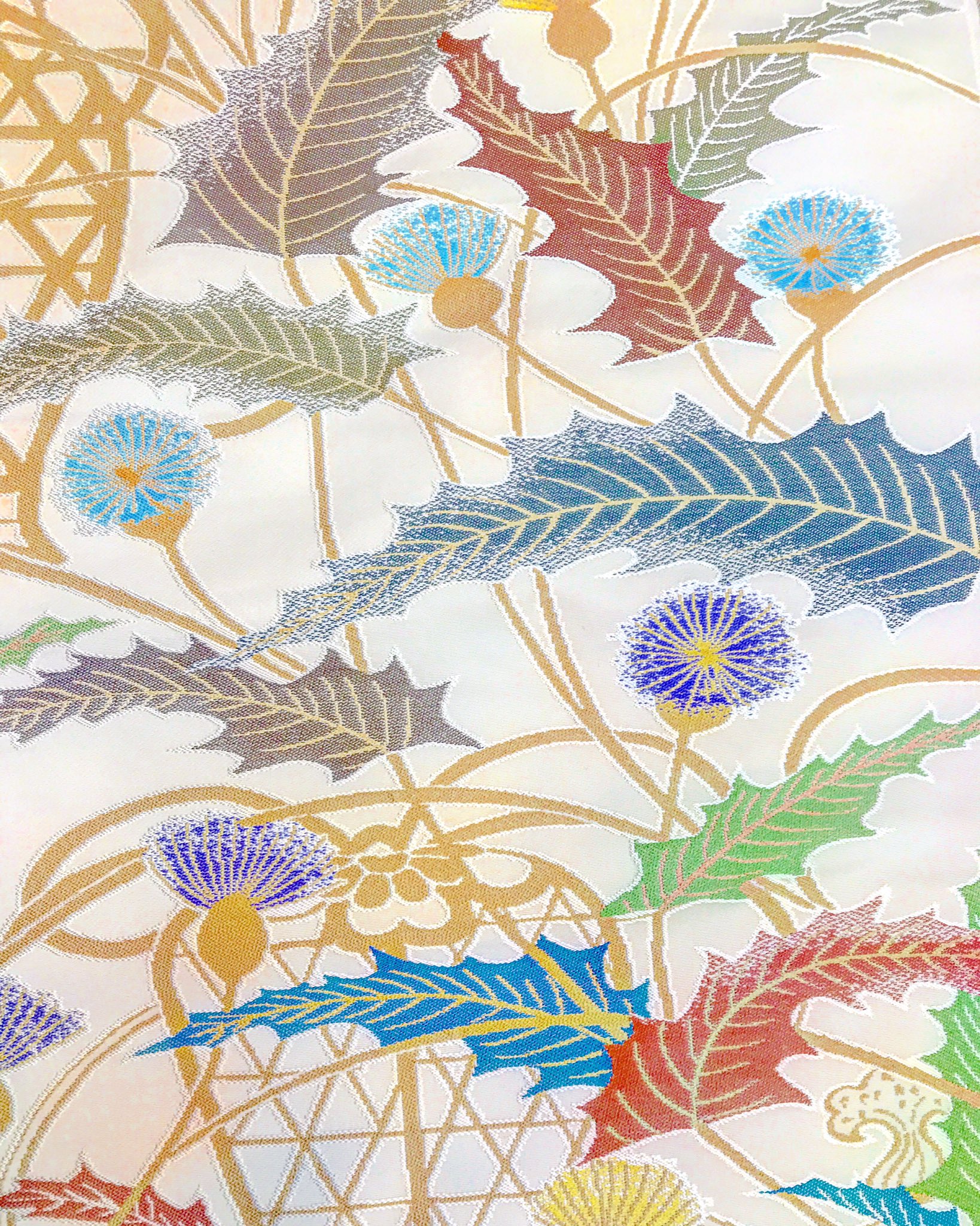 山下啓介 ポール Paul Smith好きな和服ビジネスコンダクター Twitterren きもの文様 1052 薊 花名のアザミは 花を折ろうとするとトゲが刺さって驚くことから 驚きあきれる を意味する古語 あざむ が語源になったという説も スコットランドでは ノルウェー軍