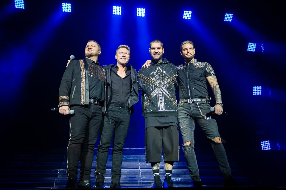 andrewbenge's tweet photo. So the rumours are true spent most of the weekend stalking #RonanKeating @theREALboyzone at @fdarena @magicfm @harrietscott_ #KeithDuffy @MickyPKerr #Boyzone #mikeygraham #shanelynch #leeds #gig #firstdirectarena #livemusic #shotfor #gettyimages #farewell #tour 🙏 https://t.co/BL8vhIZKFN