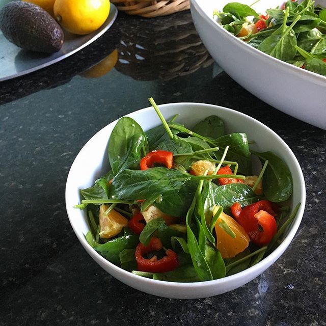 Salad day 🥒 #saladday #eatyourgreens #healthygreens #rawveggies #veggies #organic #healthyliving #healthylifestyle #healthyeating #cleaneating #vegan #paleo #positivevibes #love #youthfulskin #itsgoodforyou bit.ly/2t5H5c8