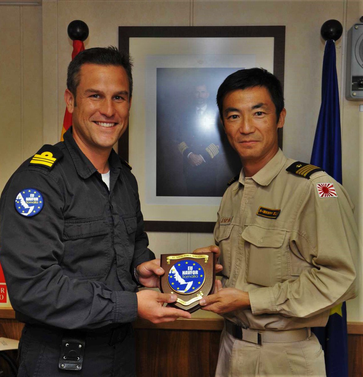 EMADmde's tweet photo. #BAMRelampago @Armadaesp 🇪🇸 #MOPS hosted a meeting with Japanese ship Samidare @jmsdf_pao_eng 🇯🇵, in Djibouti 🇩🇯, to exchange views about #counterpiracy in the Gulf of Aden. https://t.co/CuFoqNnyz2