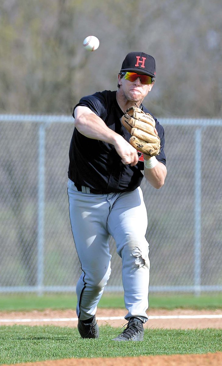 Congratulations to senior boys' baseball player CJ Saylor for committing to Grove City College to continue his academic and athletic career!