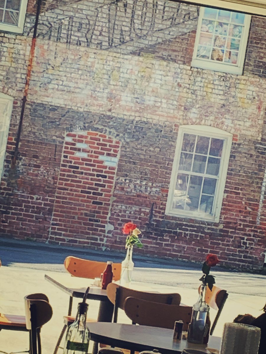 Door’s open! It’s a beautiful day—c’mon over! 🌞🌞🌹