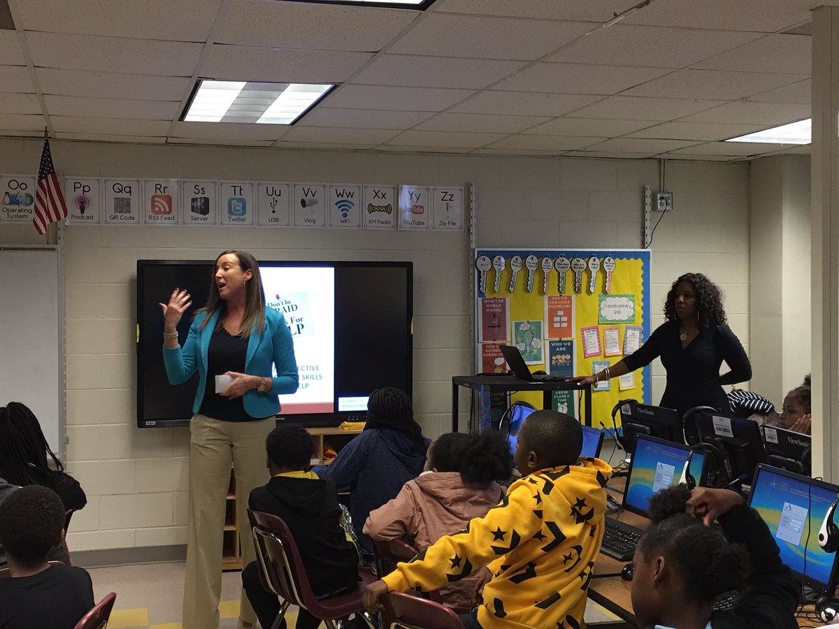 APSBeecher's tweet photo. Thank you @apsyoungms, Principal @JCYMSPrincipal and AP Moore-Williams for coming and talking with our 5th graders to prepare them for #MiddleSchool! #PreOrientation #MaysCluster https://t.co/S9nx6Yowwg