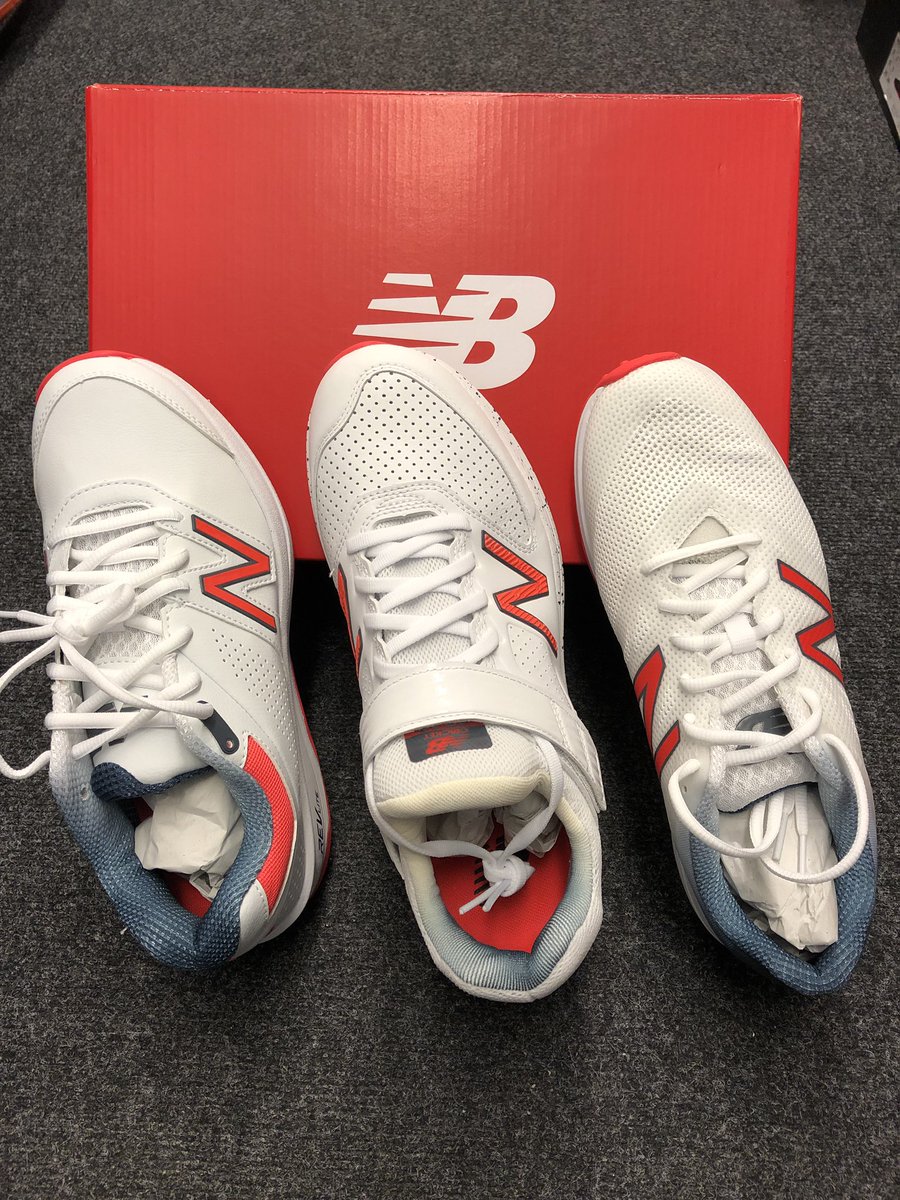 new balance rubber cricket shoes