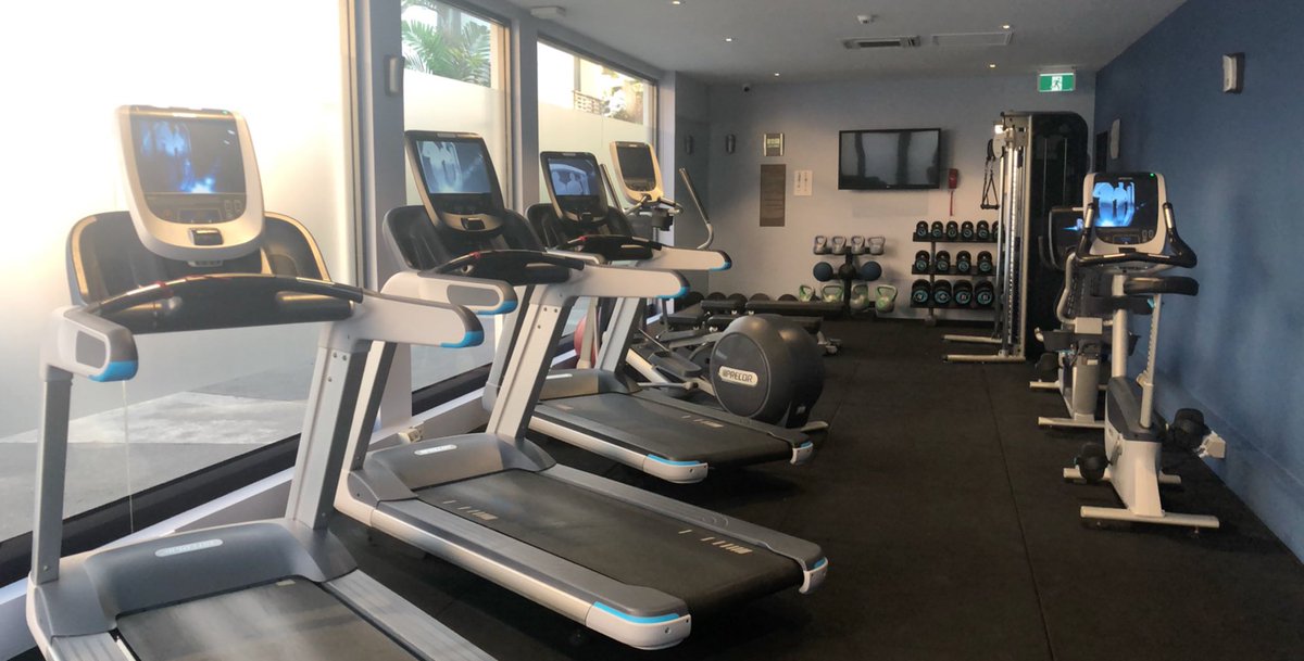 wond3r_barefoot's tweet image. The ladies laughed at the youngest one in the group bc I took a nap in the van. I am also the only one that hit the gym every morning. Need to work for those bubbles! #fiji #fitness #bbcomchallengeseries #girlswholift @HiltonFiji @marriott Momi Bay.